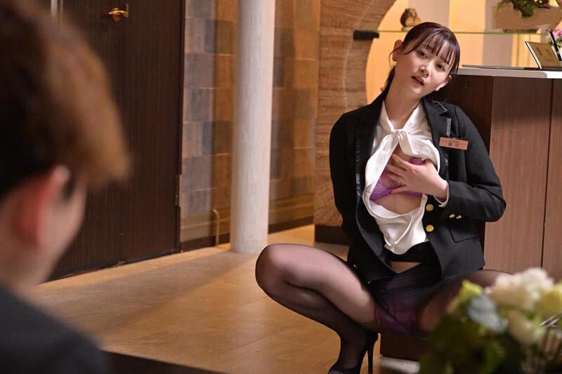 Một dịch vụ đặc biệt của em lễ tân xinh đẹp ở khách sạn